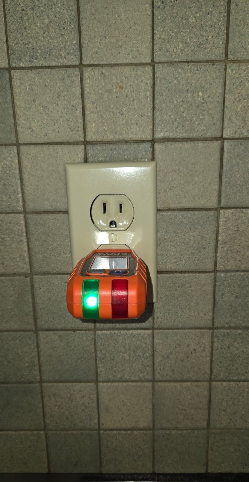 Outlet tester in receptacle